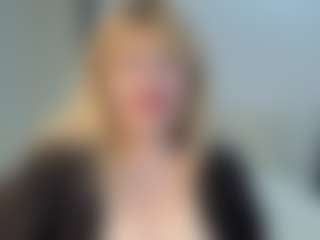 Live cam show with EmmaEllison - Granny Brown Hair on TeamSkeetLive