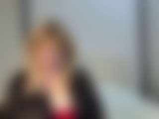 Live cam show with EmmaEllison - Blonde Hair MILF on Camiplay Live