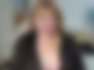 Live cam show with EmmaEllison - Brown Hair MILF on Mixed Magazine Live