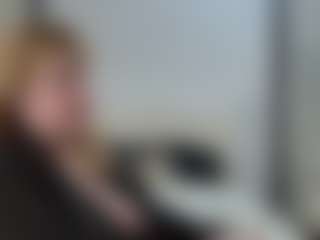 Spettacolo in cam dal vivo con EmmaEllison - Granny Dildo su Camsoda