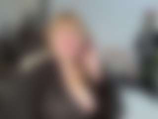 Live cam show with EmmaEllison - Blonde Hair Middle Aged on Streamer API