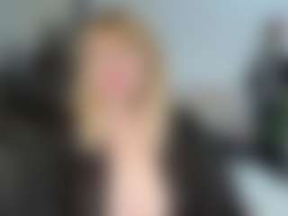 Live cam show with EmmaEllison - Middle Aged on Dare Cams