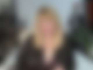 EmmaEllison MILF webcam performer live streaming