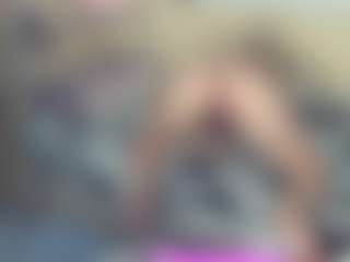 Live cam show with CelineReyys - Butt Plug on WildCum