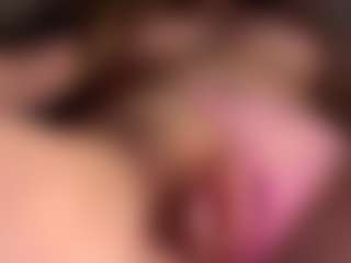 Live cam show with Scarleethot - Average on CamClone