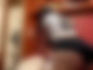 Live cam show with KarolineCockett - Striptease MILF on sexylive.show