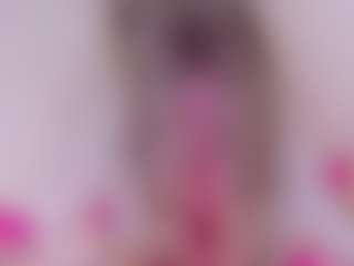 Live cam show with MyApril - Facial on AdultVida.com