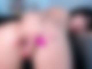Live cam show with maddyluxe - Deepthroat on Livezox