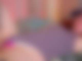 Live cam show with Elsiee - College Curvy on CamSodaAdn