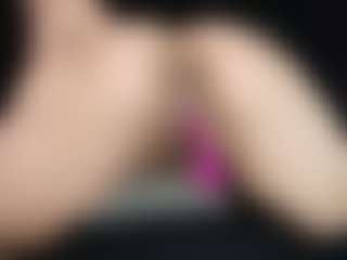 Live cam show with Emmily Keller - HD on CamwithHer