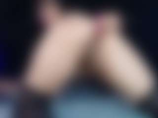 Live cam show with Emmily Keller - Ride Torso on luckytryst.com