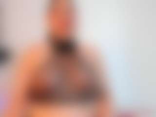 Live cam show with Venus-Cooper - Middle Aged on Gym Cam Girls