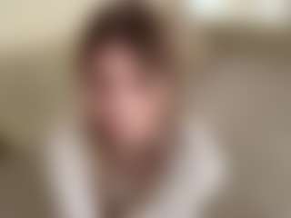Chloe Shows Live-Sex-Cam-Show