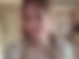 Chloe Shows Live-Sex-Cam-Show