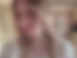Chloe Shows Live-Sex-Cam-Show