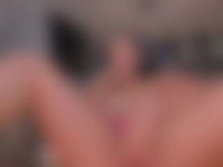 Live cam show with Natalie Lewis - Camel Toe on SxyPornLive