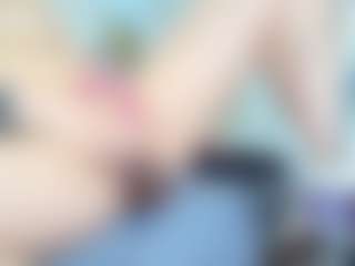 MaraaX MILF webcam performer live streaming