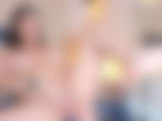 MaraaX MILF webcam performer live streaming