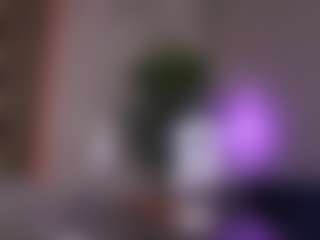 Live cam show with SisiVonDee - Average on Uber Horny