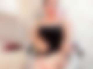 Live cam show with Clhoe Johnson - Solo on madthumbs