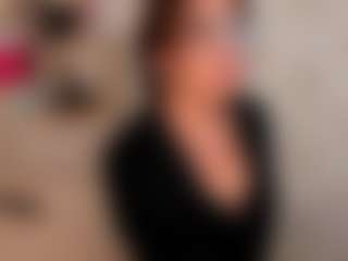 Live cam show with Clhoe Johnson - Public on madthumbs
