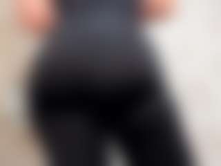 Live cam show with Clhoe Johnson - Handjob on Milfs Live