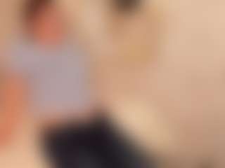 Live cam show with Clhoe Johnson - Blonde Hair on Stripli.com