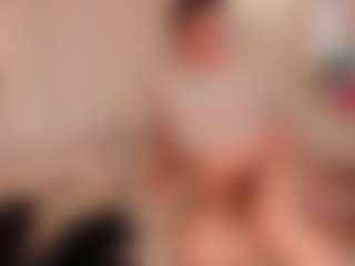 Live cam show with Clhoe Johnson - Handjob on Camsoda