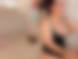 Live cam show with Clhoe Johnson - Public on Camsoda