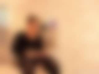 Live cam show with Clhoe Johnson - Oil on makecum.org