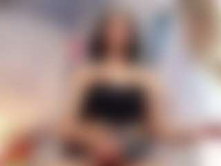Live cam show with Lilith-12 - Average on AdultVida.com