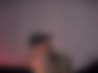 Live cam show with FrankFarrell - Sexting on Cam Slut