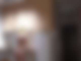 Live cam show with Tate - Blue Eyes on friskycurves.com