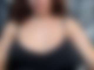 Live cam show with MiiaPonss - Brown Hair Petite on SxyPornLive