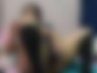 Live cam show with curvybuffgirllll - Bedroom Mature on CamwithHer
