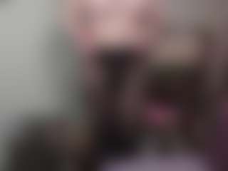Kora Racy MILF webcam performer live streaming