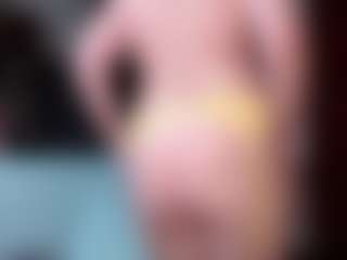 Kora Racy MILF webcam performer live streaming