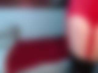 Live cam show with Kora Racy - Middle Aged on SmokeAndPoke