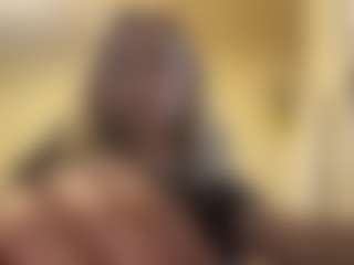 Live cam show with MilaHill - Nails on sexylive.show