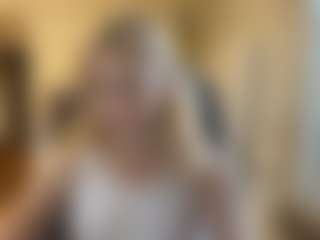 Live cam show with MilaHill - Nails on AdultVida.com