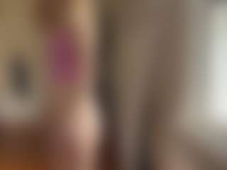 Live cam show with MilaHill - Kisses on xxxlivecams.org