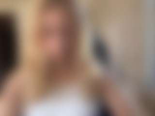 Live cam show with MilaHill - Nails on Camsoda