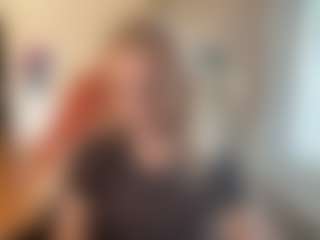 Live cam show with MilaHill - Kisses on Fapmatic.com