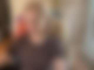Live cam show with MilaHill - Nails on crypto-cams
