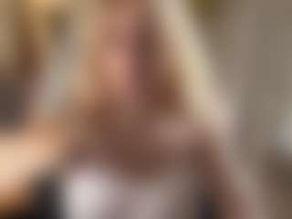 Live cam show with MilaHill - Nails on Camsoda