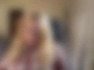 Live cam show with MilaHill - Kisses on Camsoda