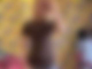 Live cam show with MilaHill - Kisses on AdultVida.com