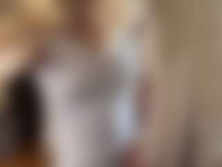 Live cam show with MilaHill - Kisses on Dare Cams