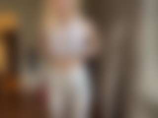 Live cam show with MilaHill - Slap on livesuperchat.net