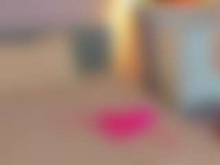 Live cam show with Aura-Powers - Camel Toe on Camming Site